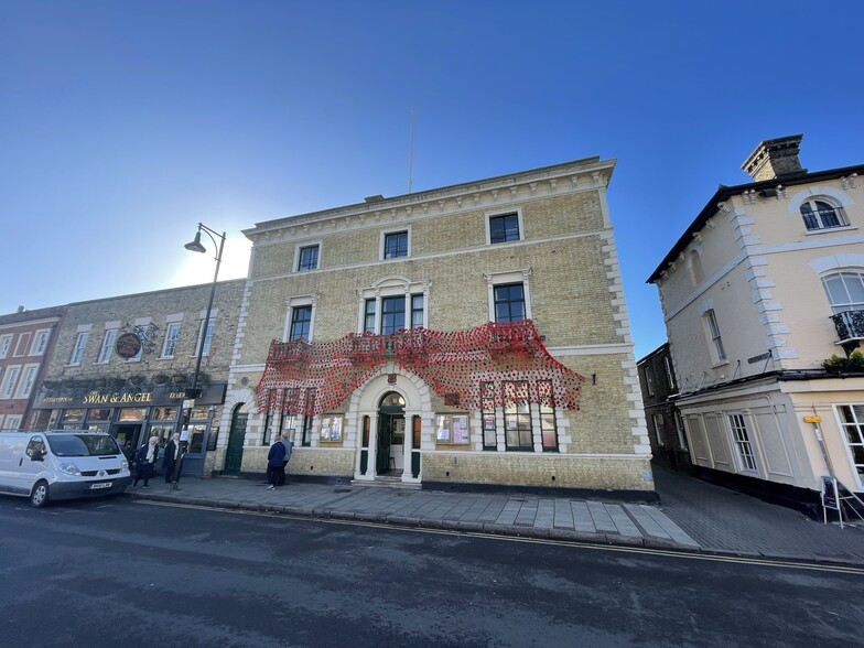 Market Hl, St Ives à louer - Photo de l’immeuble – Image 1 sur 5