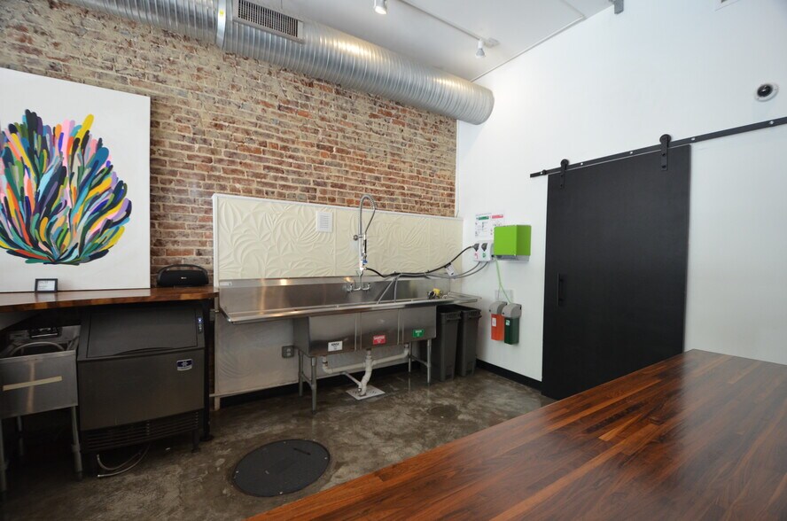 515 S Elm St, Greensboro, NC à louer - Photo de l’immeuble – Image 3 sur 6