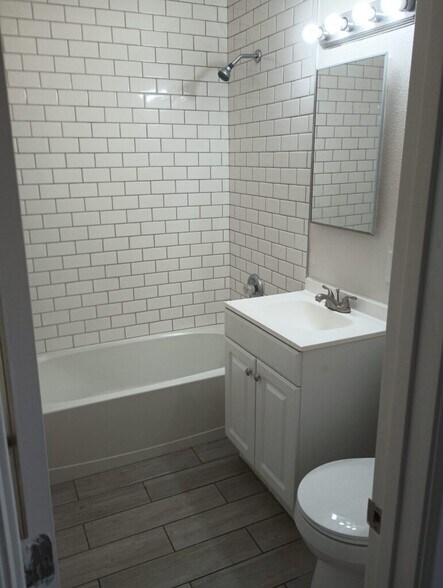 2524 McCarran St, North Las Vegas, NV à vendre - Photo intérieure – Image 2 sur 7