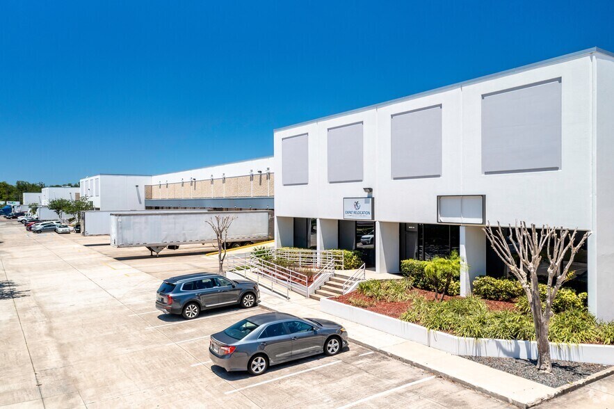 2901 Titan Row, Orlando, FL à louer - Photo de l’immeuble – Image 2 sur 8