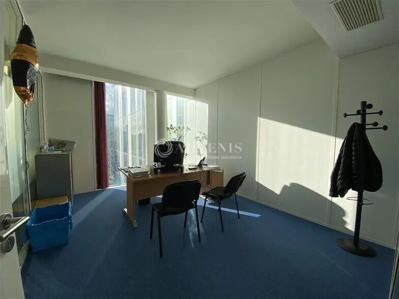 Bureau dans Lieusaint à louer - Photo de l’immeuble – Image 3 sur 5