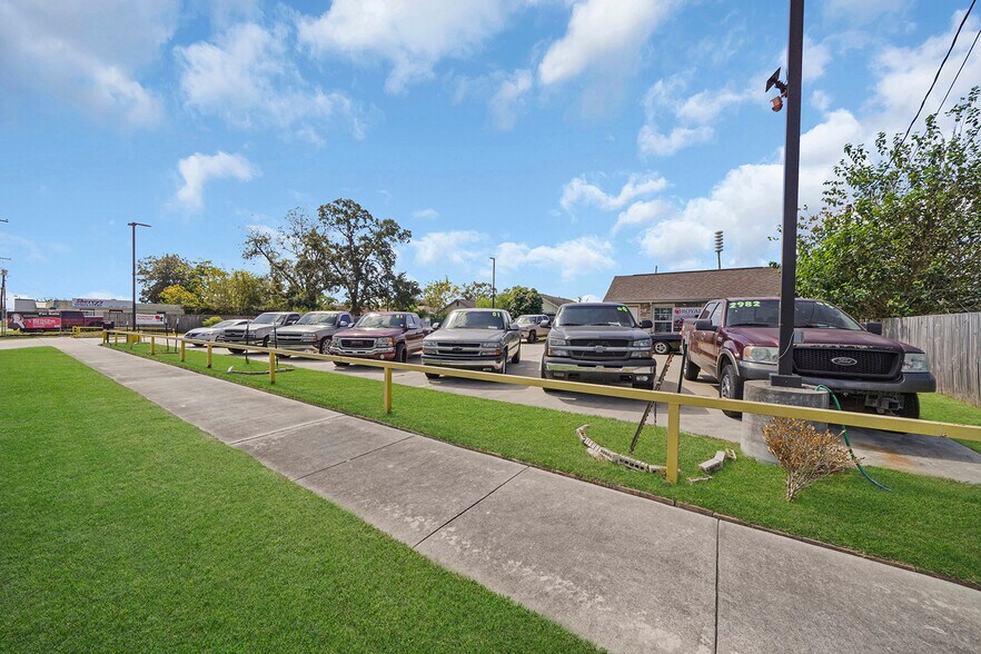 811 N Main St, Baytown, TX à vendre - Photo principale – Image 1 sur 22