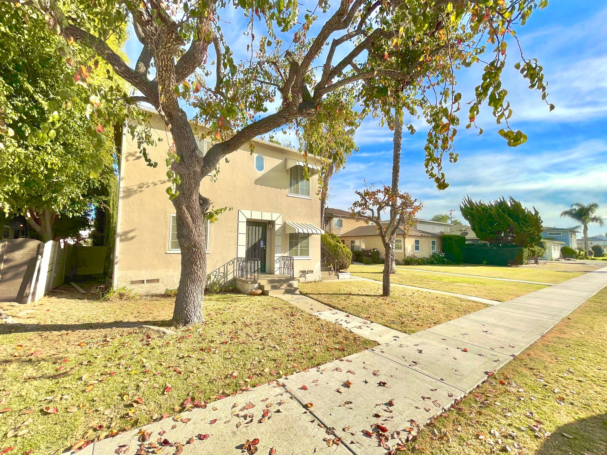 8738 Ramsgate Ave, Los Angeles, CA à vendre Photo principale– Image 1 sur 6