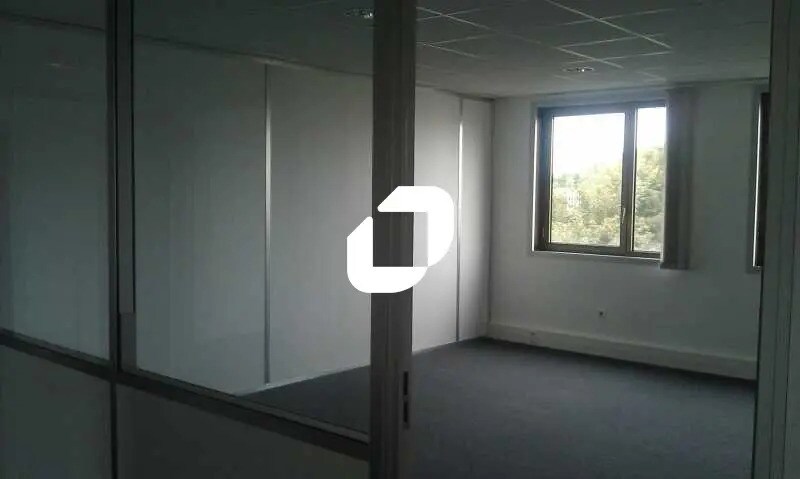Bureau dans Nanterre à louer - Photo de l’immeuble – Image 2 sur 6
