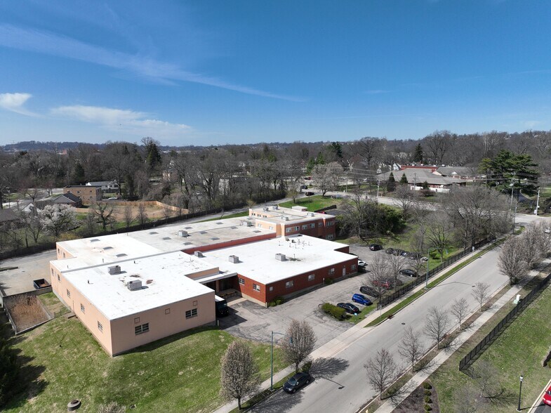 5055 Madison Rd, Cincinnati, OH à vendre - Photo de l’immeuble – Image 2 sur 7