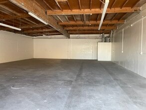 13213 Saticoy St, North Hollywood, CA à louer Photo intérieure– Image 2 sur 3