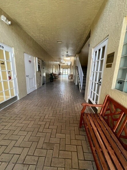 201 SW Port St Lucie Blvd, Port Saint Lucie, FL à louer - Photo de l’immeuble – Image 2 sur 6