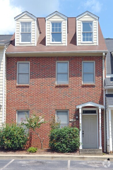205 Jamestown Sq, Columbia, SC à louer - Photo de l’immeuble – Image 2 sur 9