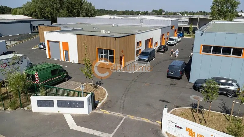 Local d’activités dans Carbon-Blanc à louer - Photo de l’immeuble – Image 3 sur 7