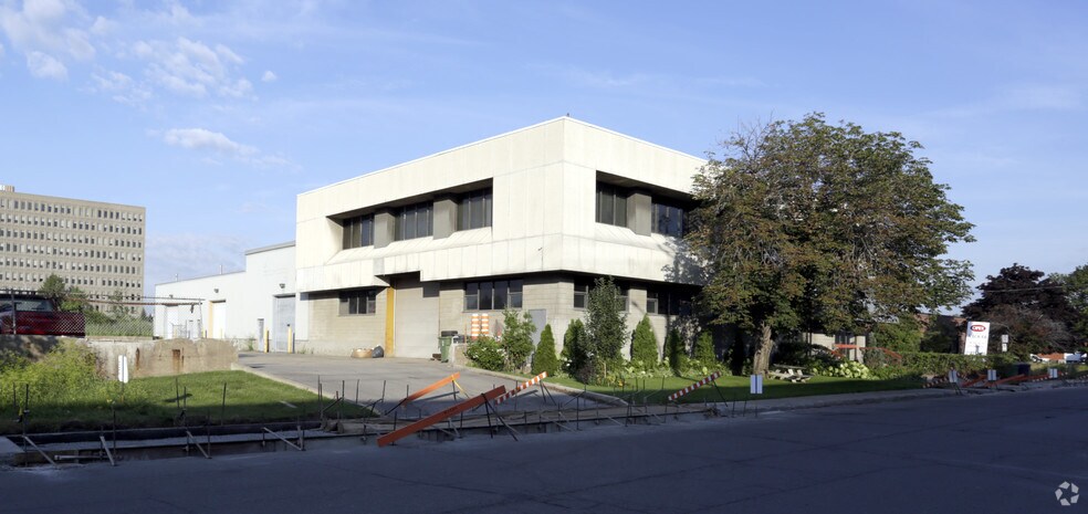 150 Rue Authier, Montréal, QC à louer - Photo de l’immeuble – Image 2 sur 3