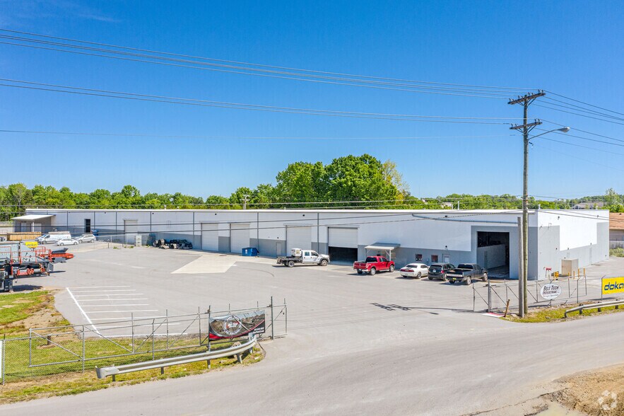 704 Briskin Ln, Lebanon, TN à louer - Photo de l’immeuble – Image 1 sur 5