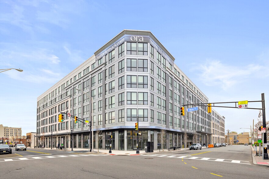 321 Main St, Hackensack, NJ à louer - Photo de l’immeuble – Image 2 sur 12