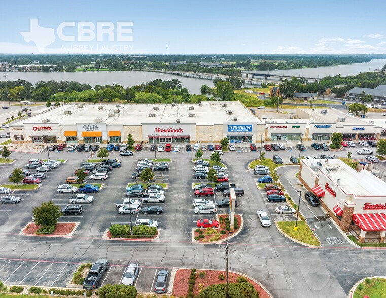 Granbury Lakeside Center portefeuille de 3 biens à vendre sur LoopNet.fr - Photo de l’immeuble – Image 1 sur 3