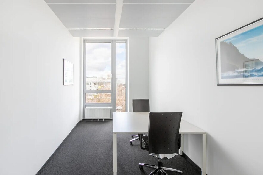 655 Rue René Descartes, Aix-en-Provence à louer - Photo de l’immeuble – Image 2 sur 10