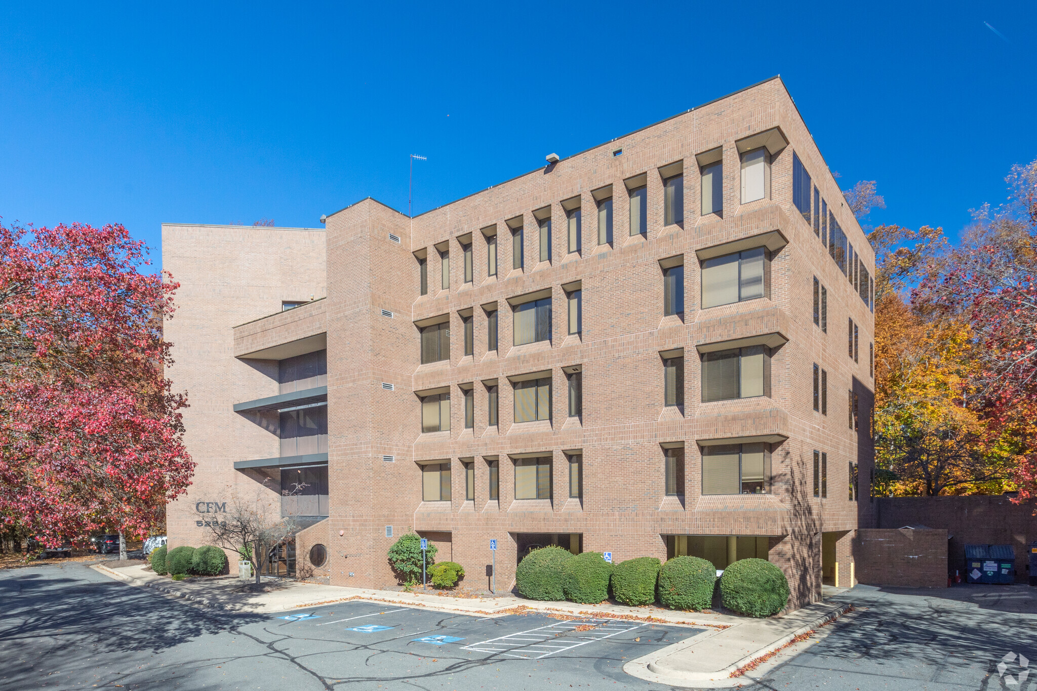5250 Cherokee Ave, Alexandria, VA à louer Photo de l’immeuble– Image 1 sur 5