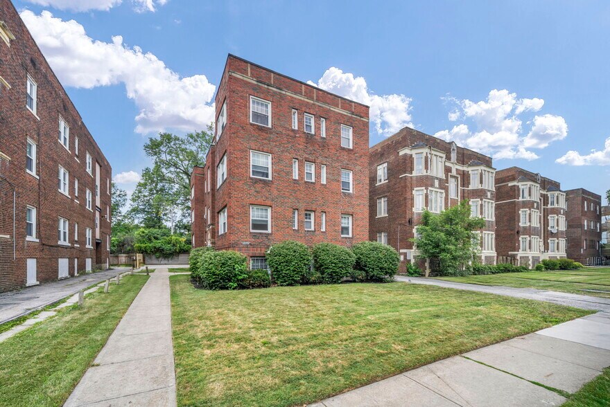 2932 S Moreland Blvd, Cleveland, OH à vendre - Photo de l’immeuble – Image 3 sur 22