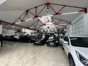 172-174 Brent Cres, Londres à louer Photo intérieure– Image 1 sur 3