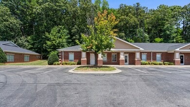 9719 Northeast Pky, Matthews, NC à louer Photo intérieure– Image 1 sur 21