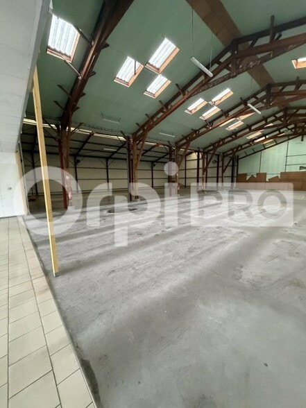 Industriel/Logistique dans Arras à louer - Photo de l’immeuble – Image 3 sur 12