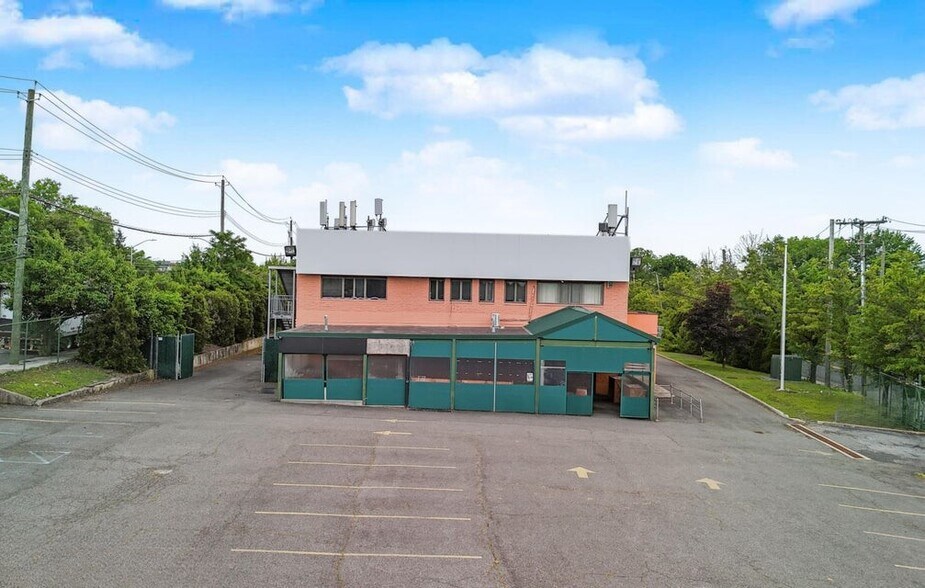 2200 Arthur Kill Rd, Staten Island, NY à vendre - Photo de l’immeuble – Image 2 sur 34