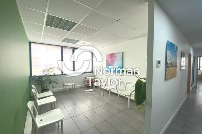 Plus de détails pour Bureau à vendre