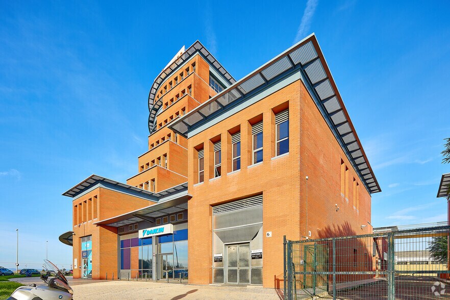 Calle Luis Fuentes Bejarano, 60, Sevilla, Sevilla à vendre - Photo de l’immeuble – Image 2 sur 26