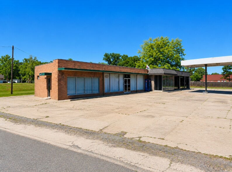 300 W Seaboard St st, Bladenboro, NC à vendre - Photo de l’immeuble – Image 2 sur 4