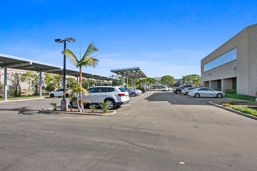 1100 Main St, Irvine, CA à louer - Photo de l’immeuble – Image 3 sur 5