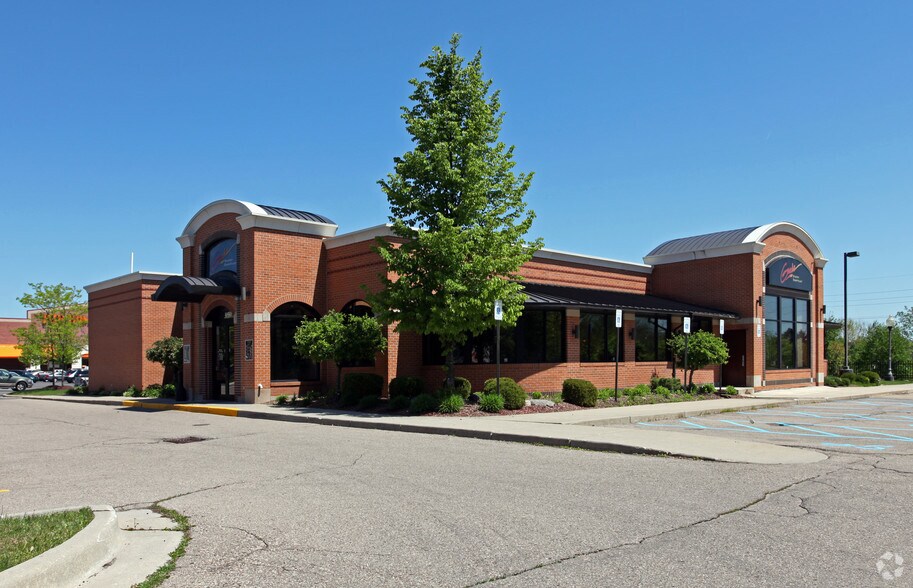 39550 W 7 Mile Rd, Northville, MI à vendre - Photo de l’immeuble – Image 2 sur 4