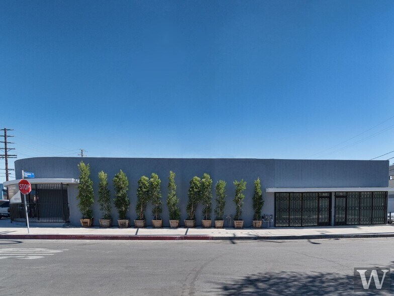12128 Vanowen St, North Hollywood, CA à louer - Photo de l’immeuble – Image 3 sur 3