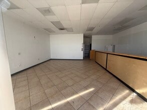 16846 Valley Blvd, Fontana, CA à louer Photo intérieure– Image 1 sur 10