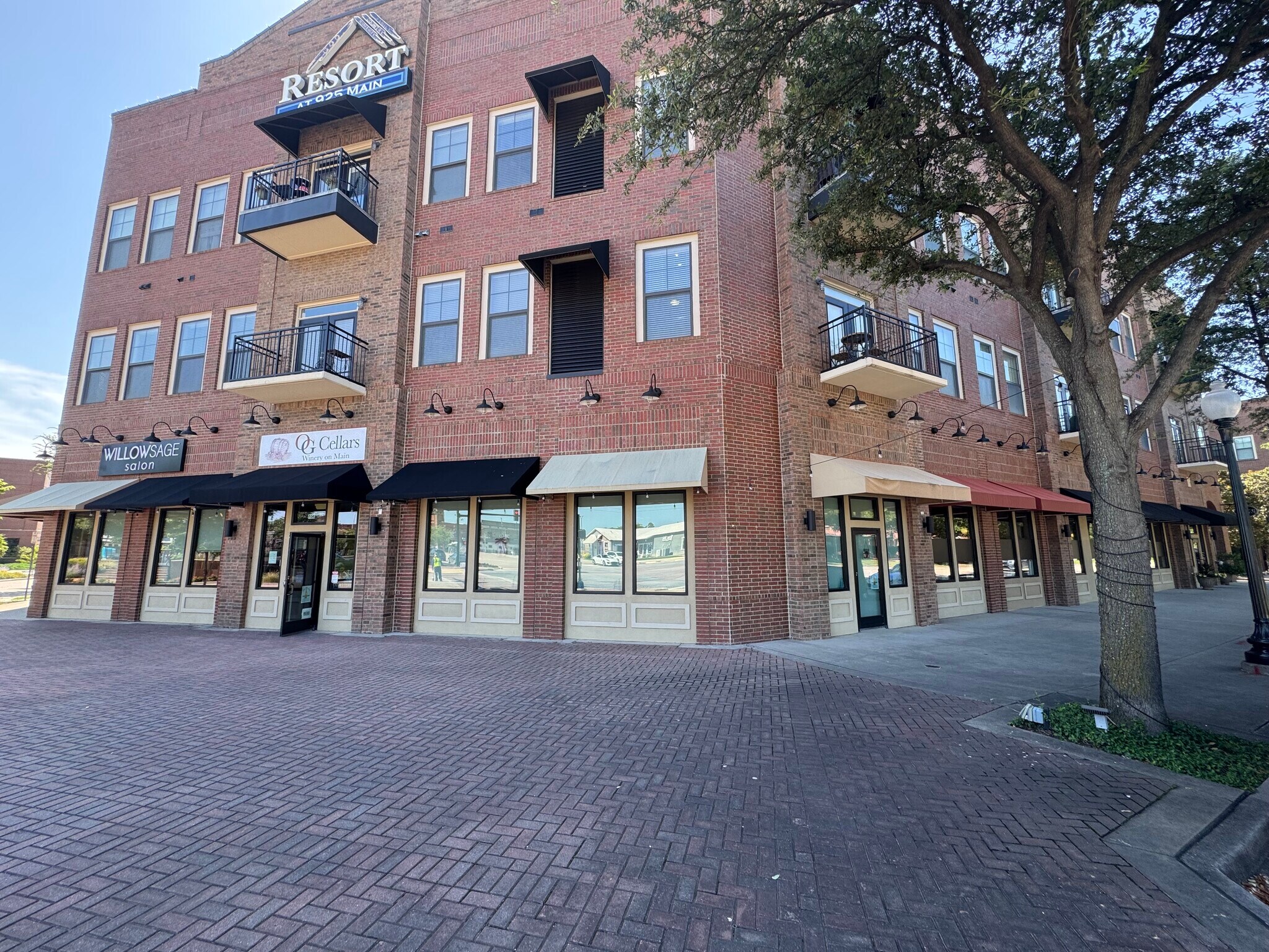 909 S Main St, Grapevine, TX à louer Photo principale– Image 1 sur 2