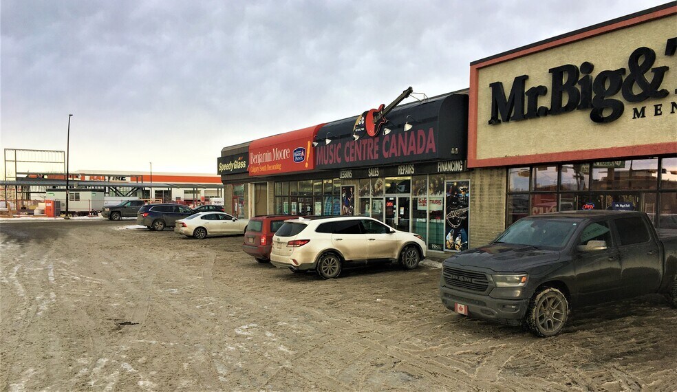 10206 Macleod Trl SE, Calgary, AB à louer - Photo de l’immeuble – Image 2 sur 5