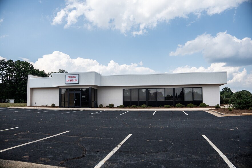 2703 Ramada Rd, Burlington, NC à louer - Photo de l’immeuble – Image 3 sur 20