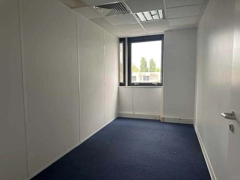 Bureau dans Bruges à vendre - Photo de l’immeuble – Image 3 sur 13