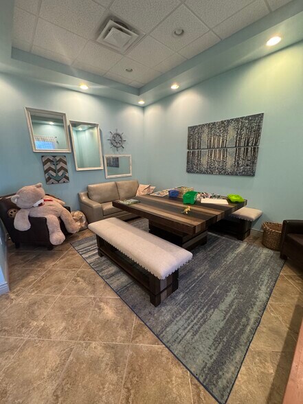 5500 Bryson Dr, Naples, FL à vendre - Photo intérieure – Image 3 sur 8