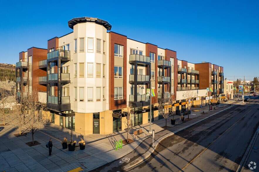 4611 Bowness Rd NW, Calgary, AB à louer - Photo de l’immeuble – Image 1 sur 8