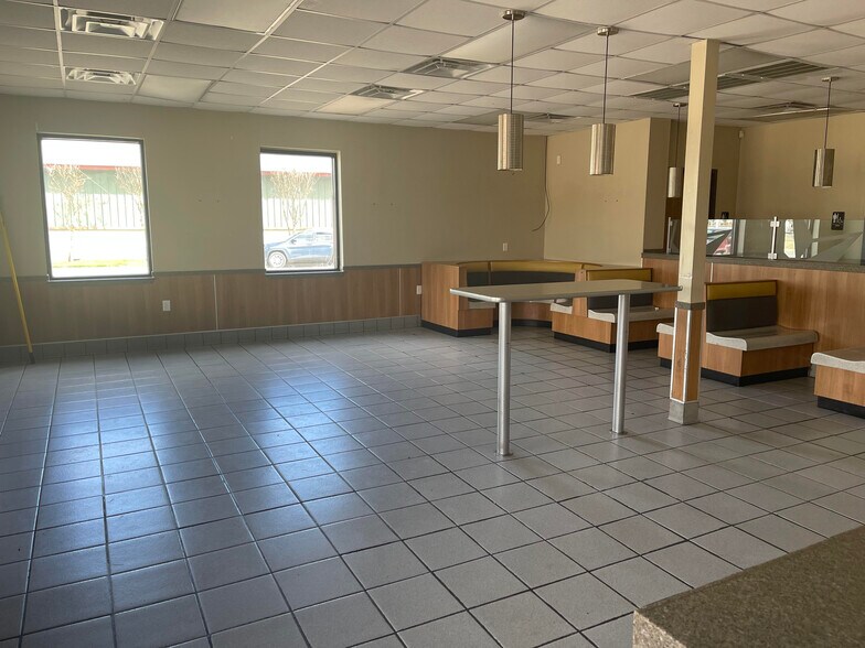 2101 19th St, Hondo, TX à vendre - Photo de l’immeuble – Image 2 sur 7