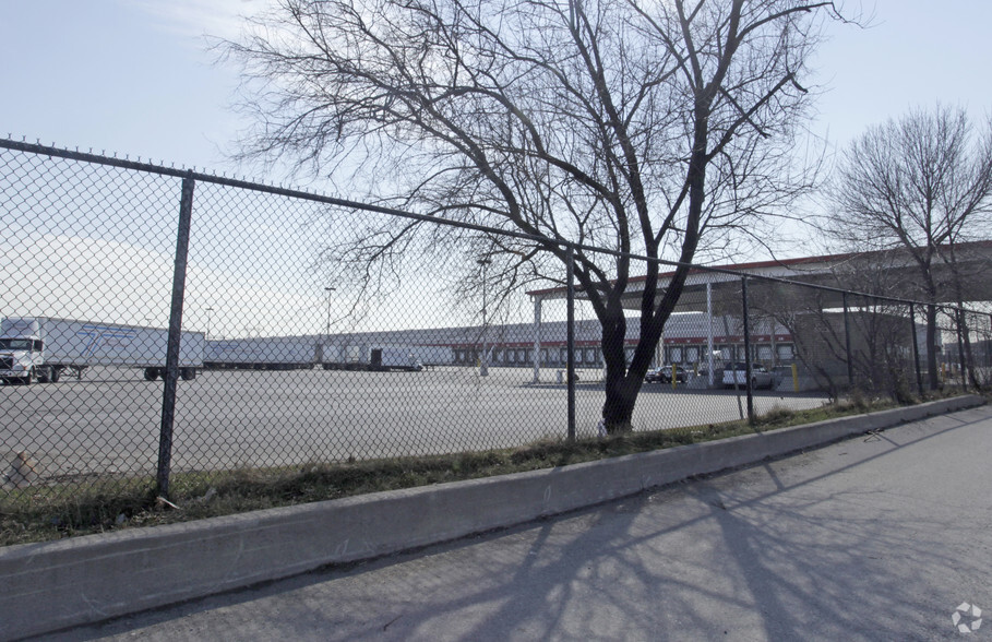 8495 Goreway Dr, Brampton, ON à louer - Photo de l’immeuble – Image 2 sur 2