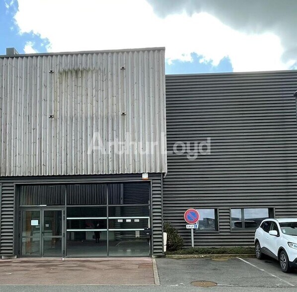 Local d’activités dans Leulinghem à louer - Photo de l’immeuble – Image 2 sur 4