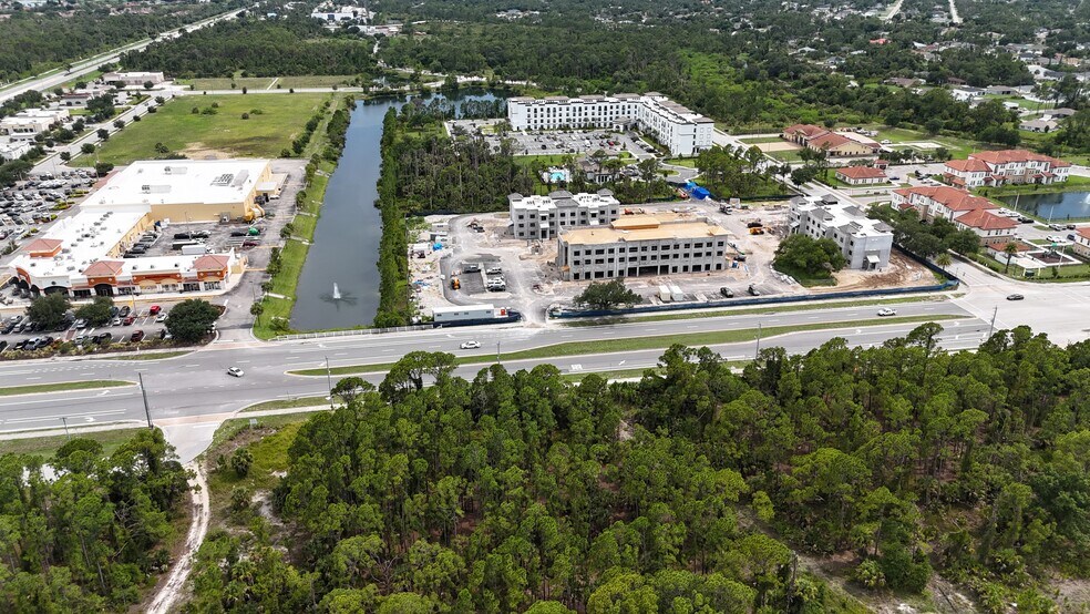 1027 W Price Blvd, North Port, FL à louer - Photo de l’immeuble – Image 3 sur 11