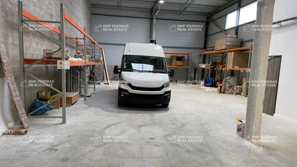 Local d'activités dans Torcy à vendre - Photo de l’immeuble – Image 2 sur 3