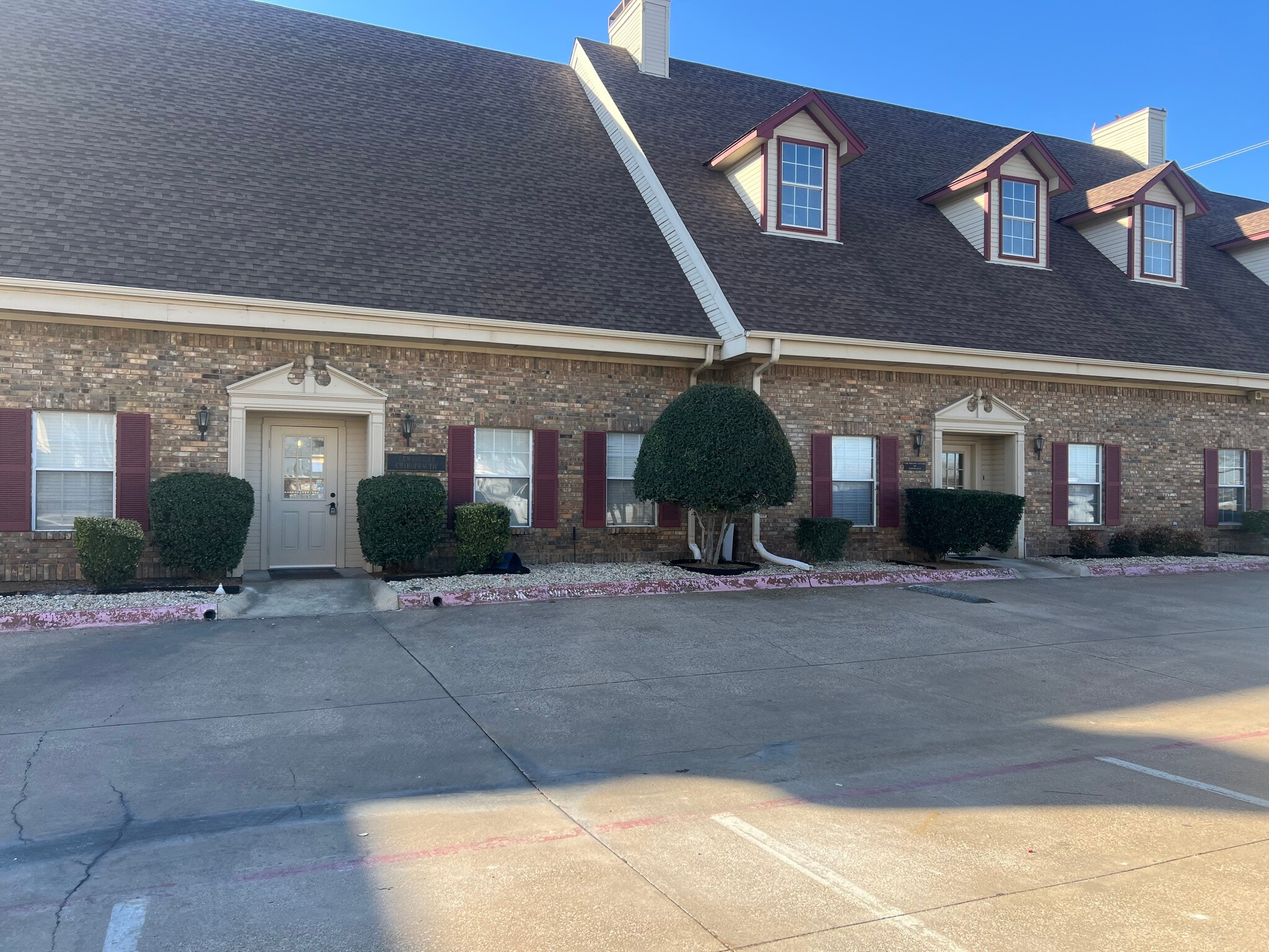 326 S Edmonds Ln, Lewisville, TX à louer Photo de l’immeuble– Image 1 sur 17