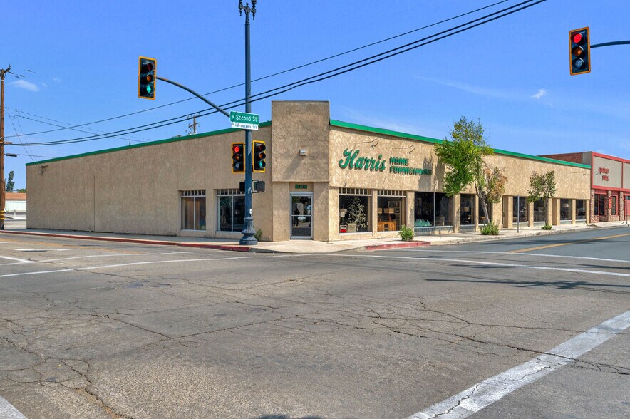 214 N 2nd St, Porterville, CA à vendre - Photo de l’immeuble – Image 1 sur 11