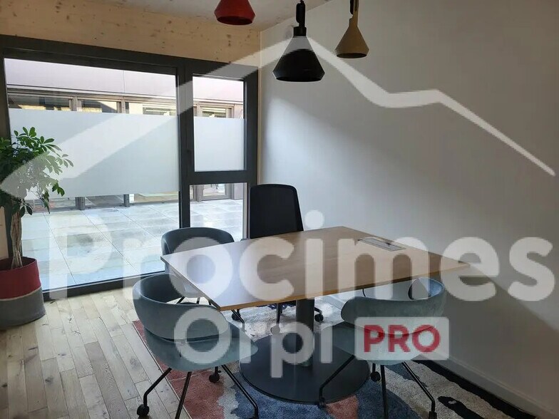 Bureau dans Allonzier-la-Caille à louer - Photo de l’immeuble – Image 3 sur 4