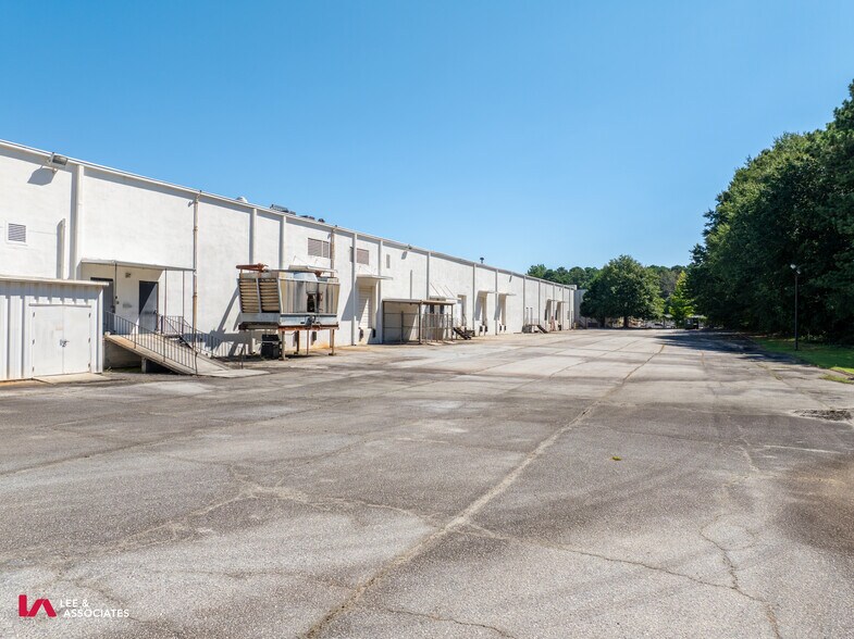 5305 Snapfinger Woods Dr, Decatur, GA à vendre - Photo de l’immeuble – Image 3 sur 7