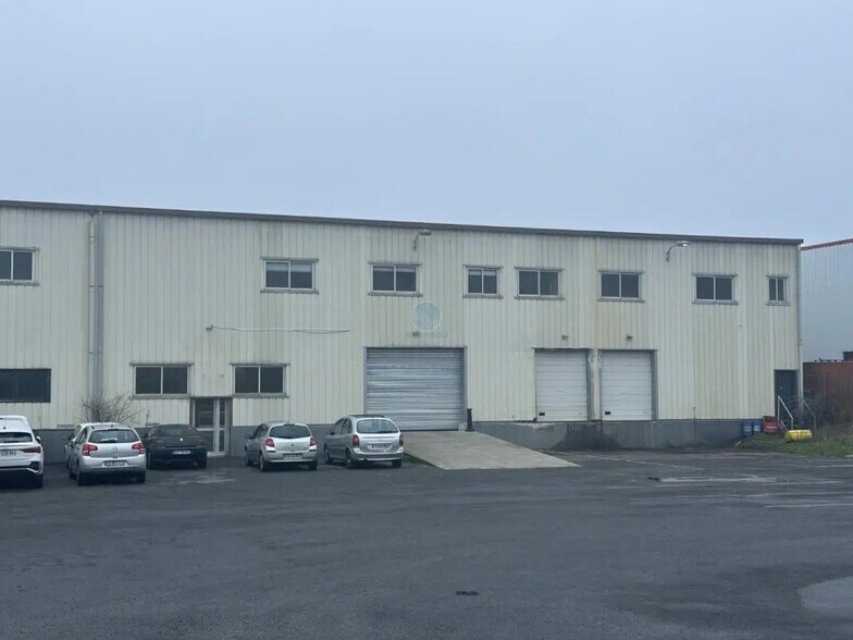 Local d’activités dans Ormes à louer - Photo de l’immeuble – Image 1 sur 1