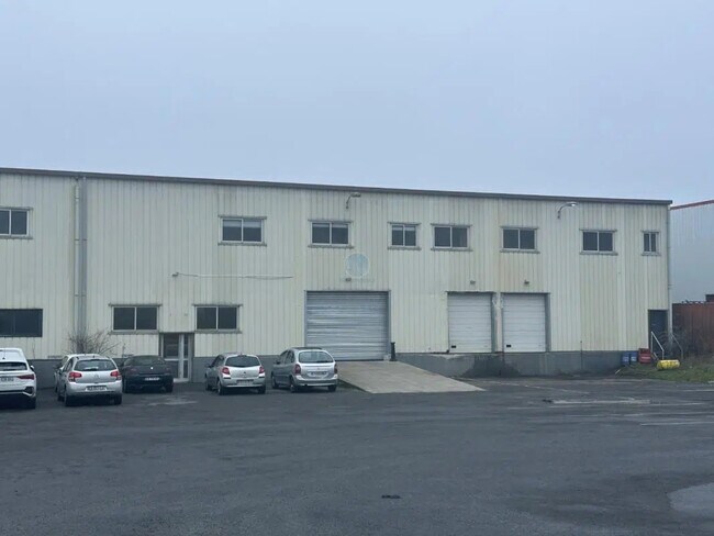 Plus de détails pour Local d'activités à louer