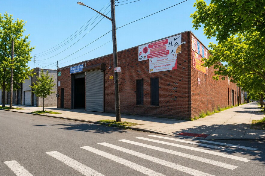 961 E 51st St, Brooklyn, NY à vendre - Photo de l’immeuble – Image 1 sur 23