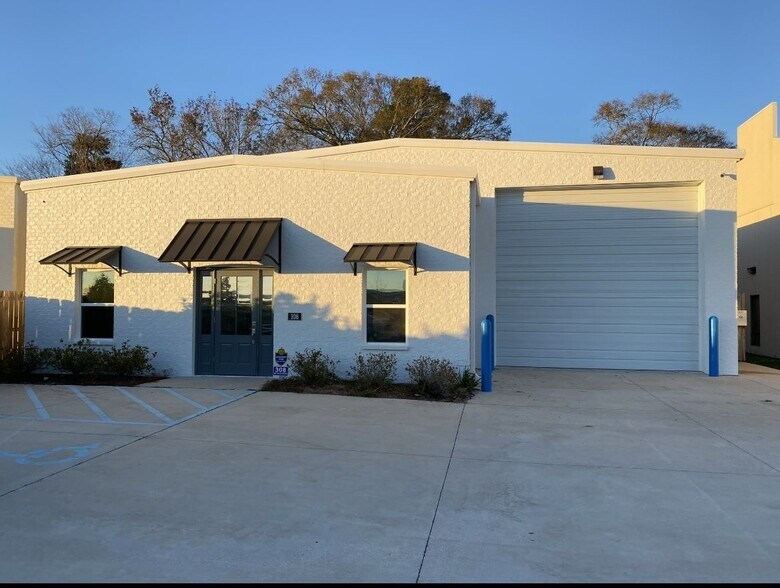 308 W Eastbank Dr, Gonzales, LA à louer - Photo de l’immeuble – Image 1 sur 4
